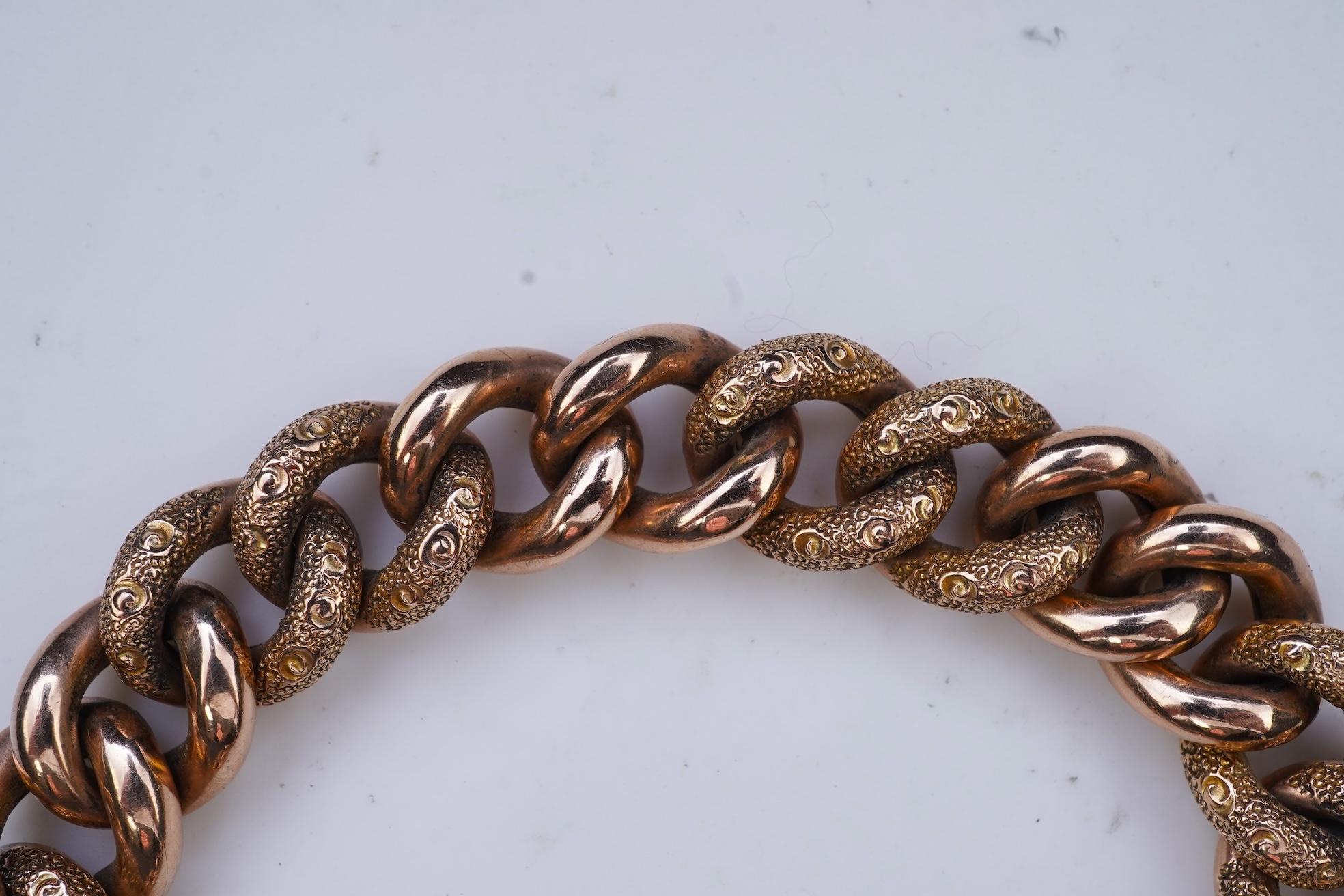 A Victorian gold bracelet, late 19th century